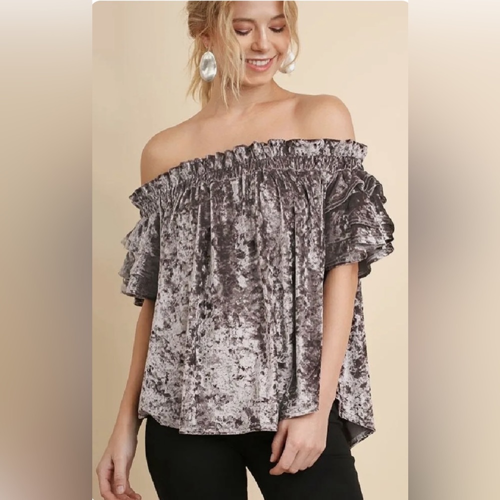 Party Perfect✨🎄🎉Velvet top to wear on or off shoulder for 2 looks in 1✨🎄🎉